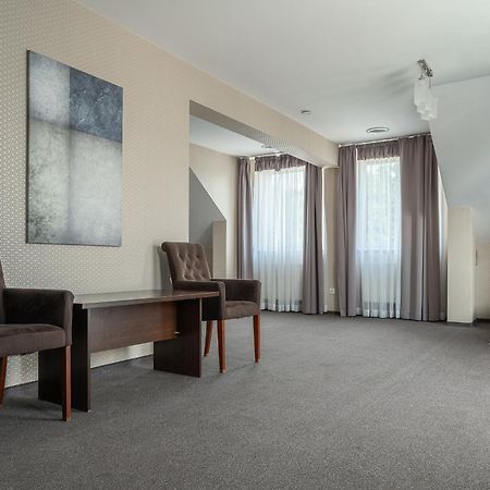 Hotel Cztery Pory Roku Glogow Malopolski Ngoại thất bức ảnh