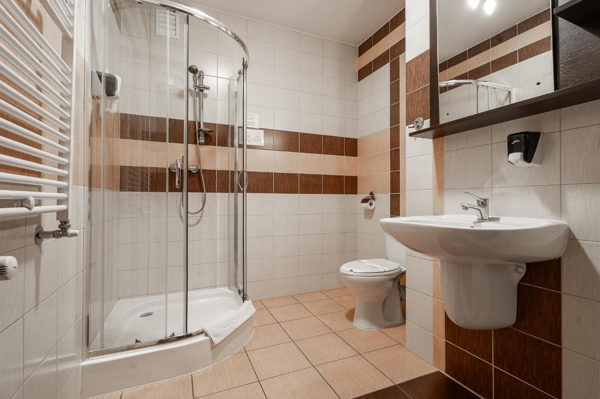 Hotel Cztery Pory Roku Glogow Malopolski Ngoại thất bức ảnh