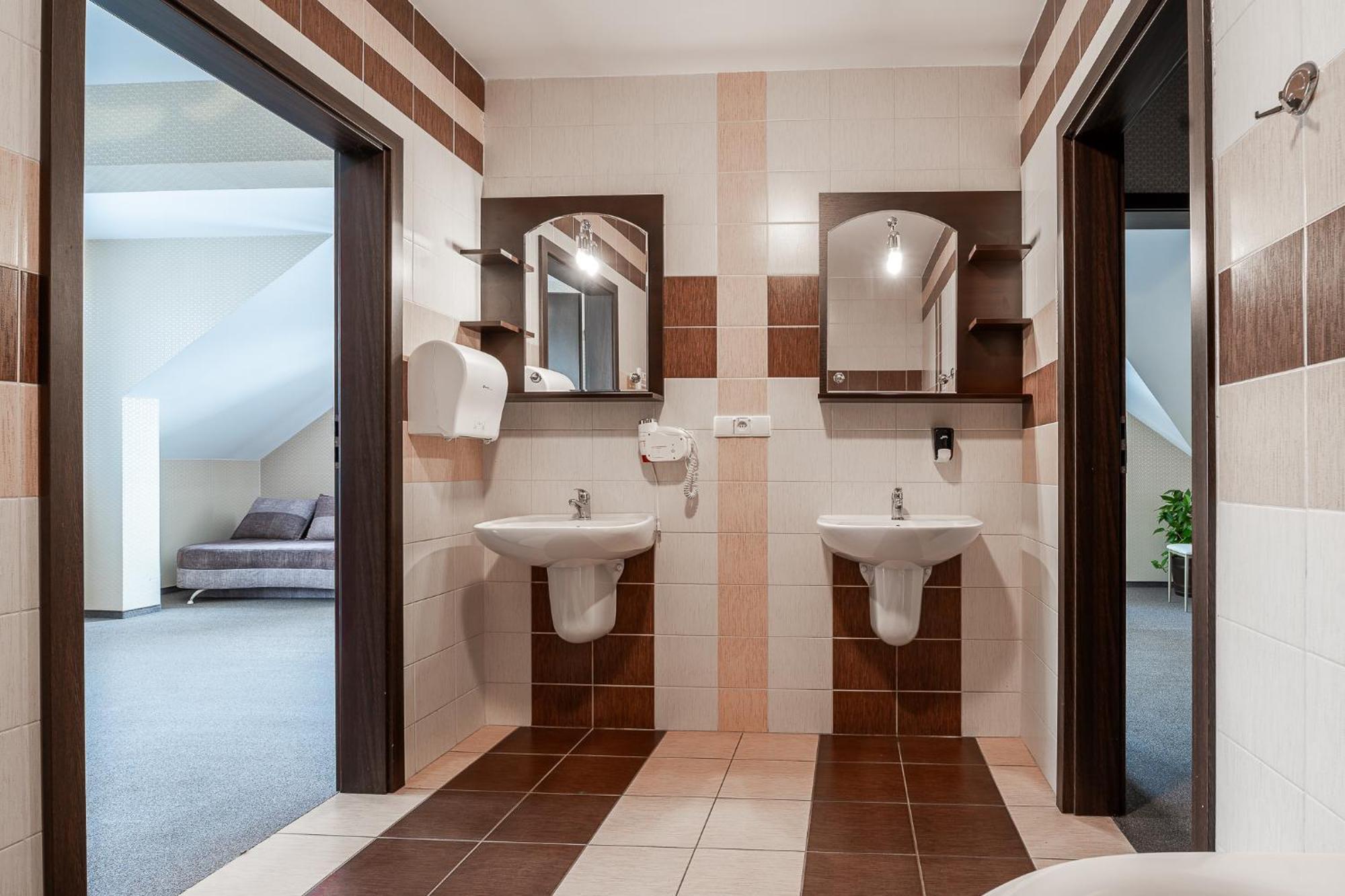Hotel Cztery Pory Roku Glogow Malopolski Ngoại thất bức ảnh