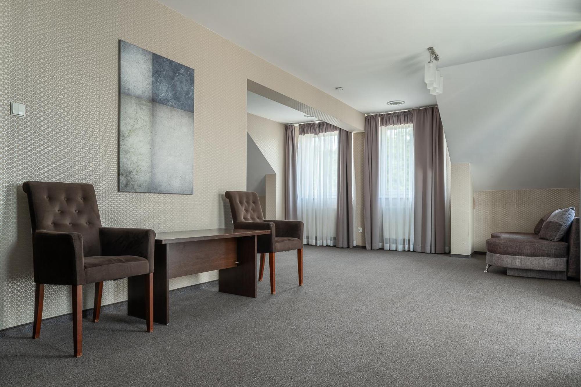 Hotel Cztery Pory Roku Glogow Malopolski Ngoại thất bức ảnh