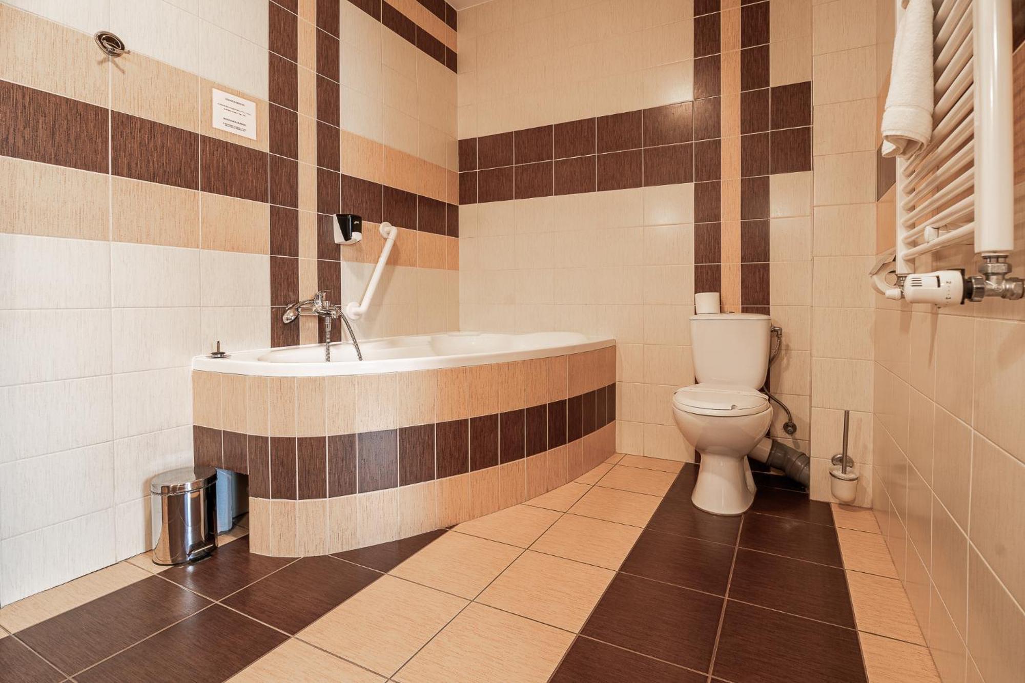 Hotel Cztery Pory Roku Glogow Malopolski Ngoại thất bức ảnh