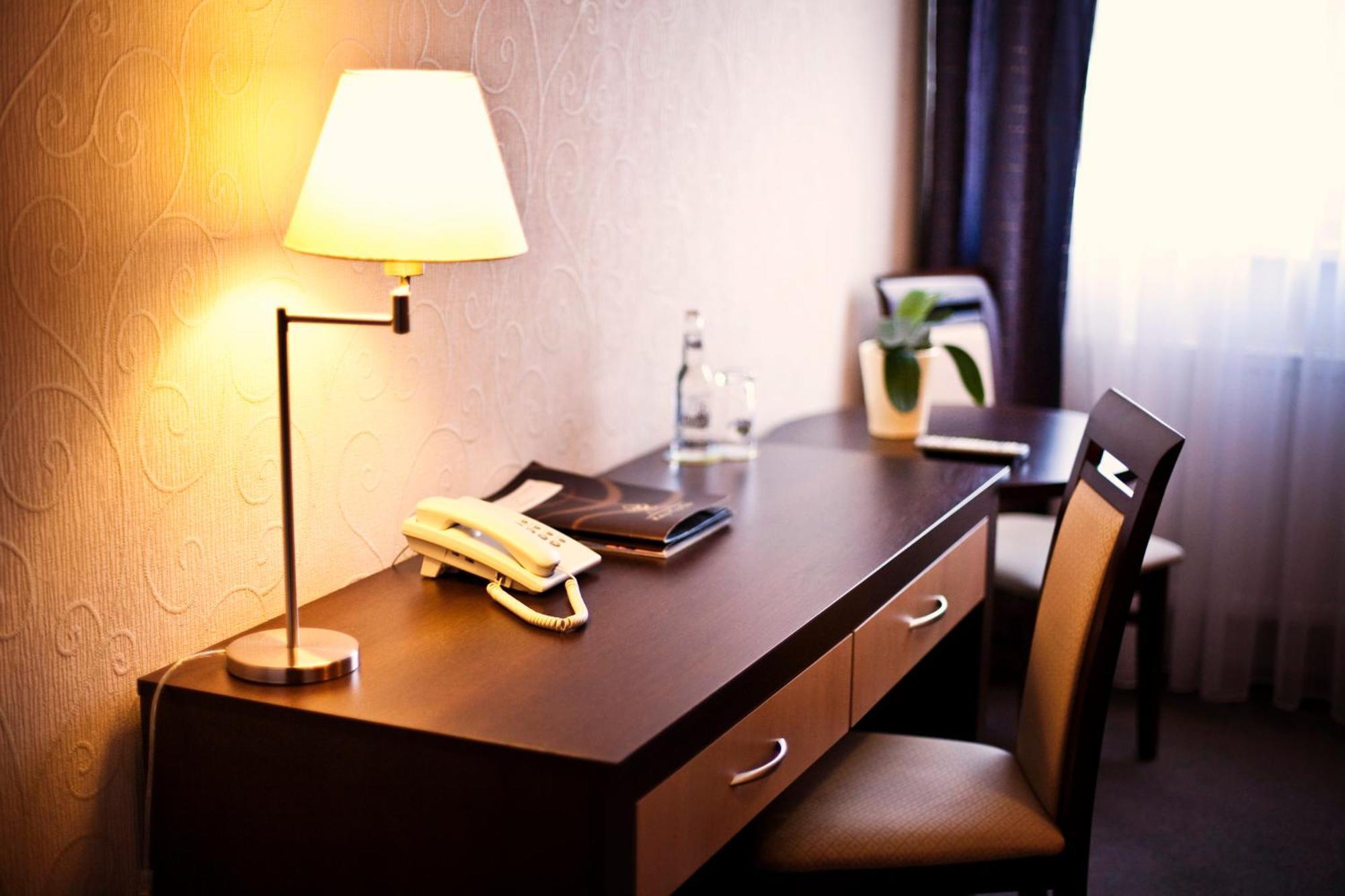 Hotel Cztery Pory Roku Glogow Malopolski Ngoại thất bức ảnh