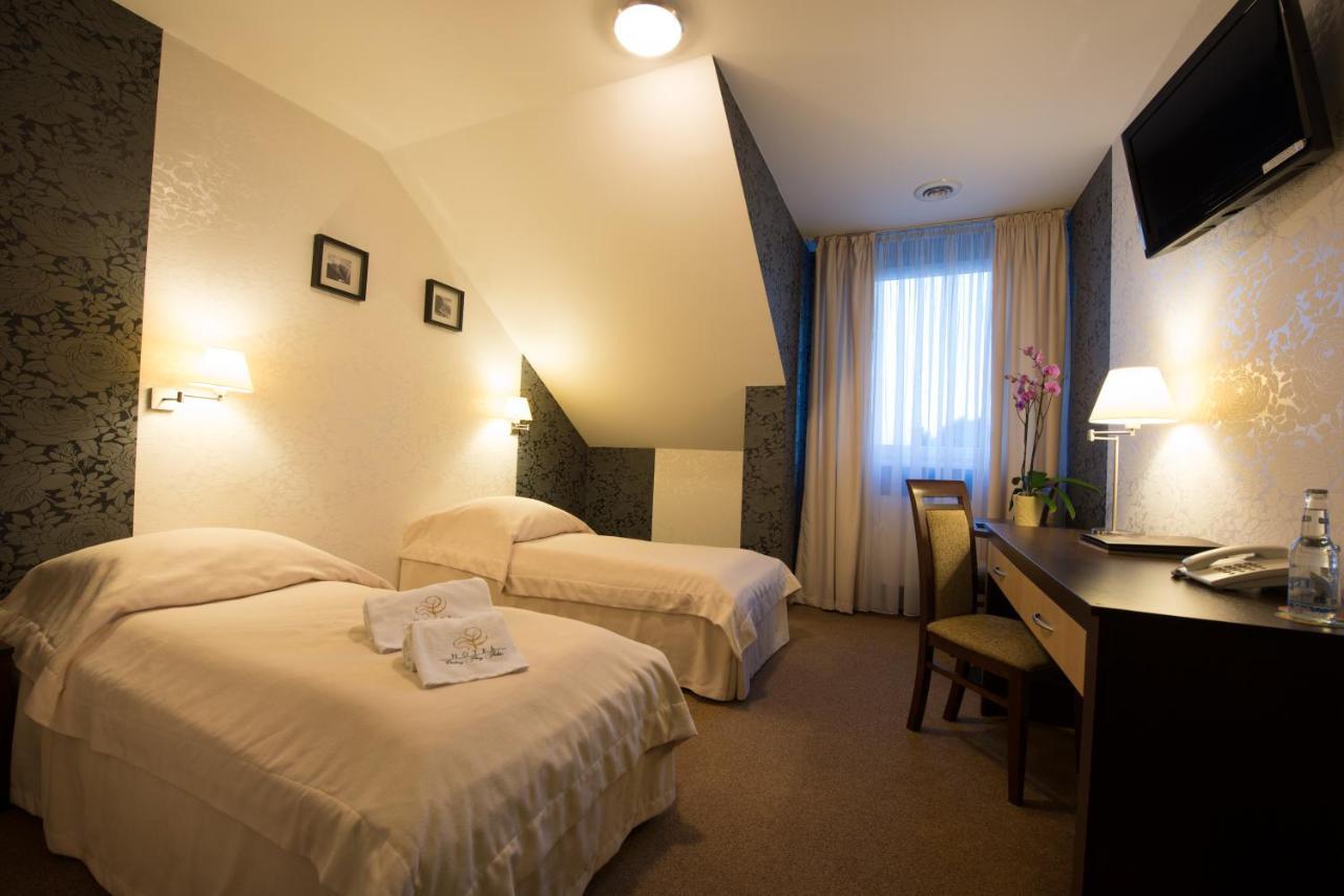 Hotel Cztery Pory Roku Glogow Malopolski Ngoại thất bức ảnh